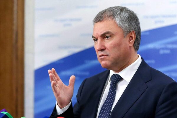 Володин: Макрон и Шолц отчаяно се борят да задържат властта
