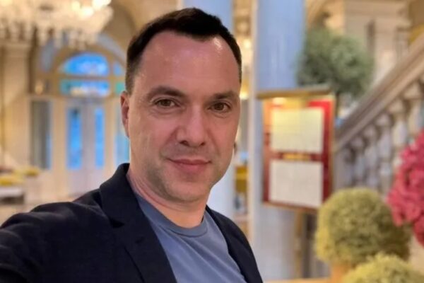 Арестович: Зеленски се обърна на 180 градуса, ситуацията отива към мир