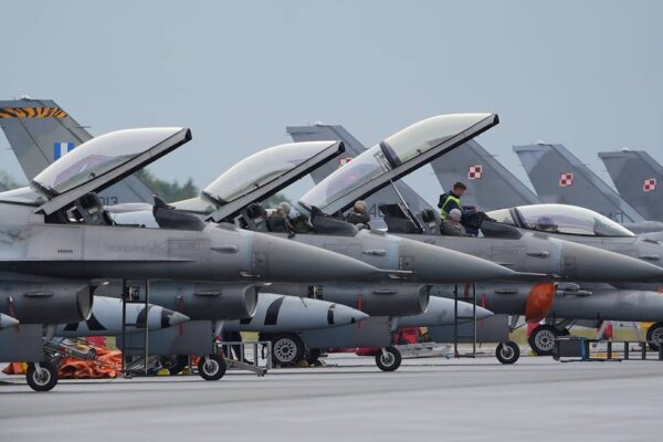 Белият дом: Изтребителите F-16 ще бъдат базирани в Украйна