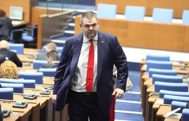 Пеевски внесе докладът за аферата в митниците в деловодството на МВР
