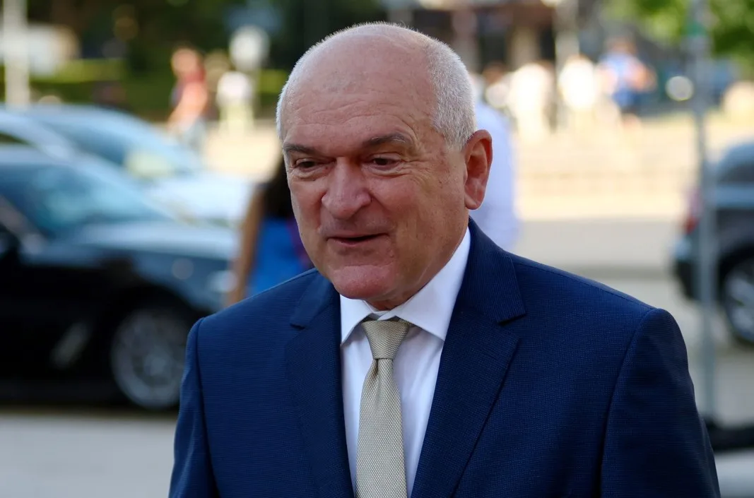 Само месец след назначаването им, Главчев смени областни управители от ДПС, които не са свързани с Пеевски