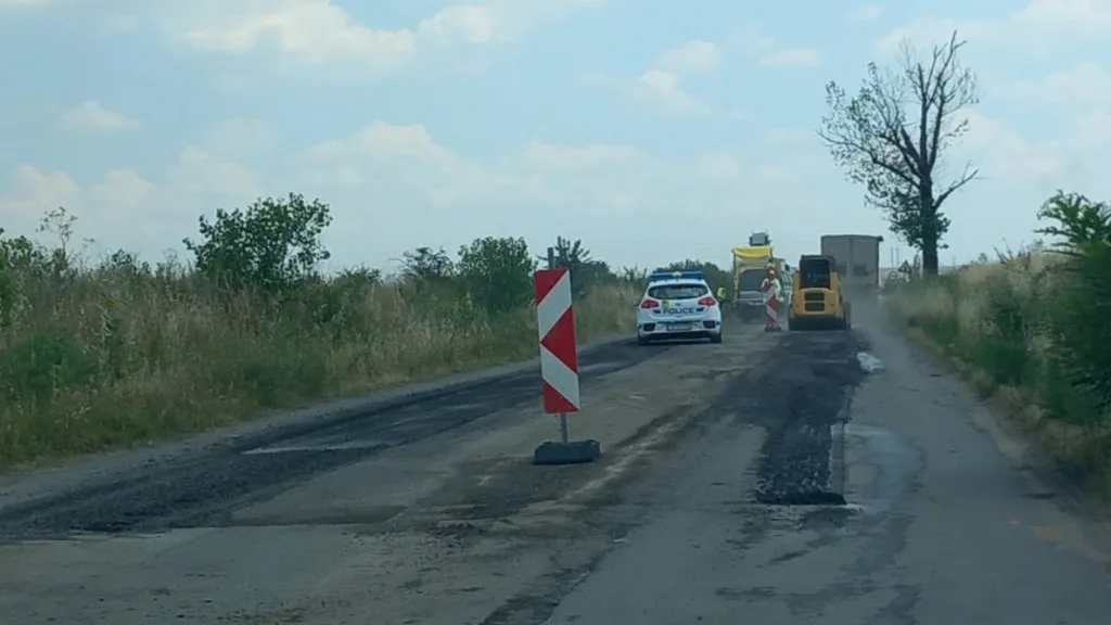 След близо половин век започна ремонт на пътя Мъдрец - Обручище