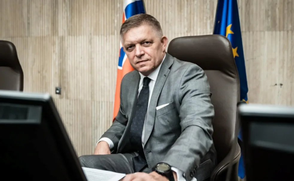Словашкият премиер Роберт Фицо обяви своето завръщане по драматичен начин