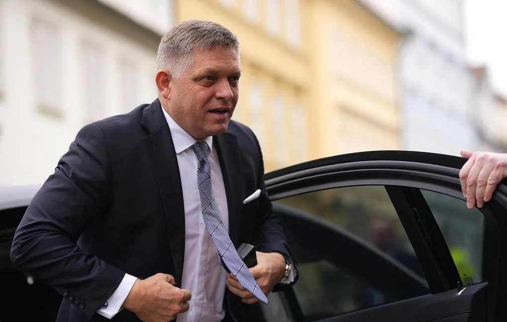Словашкият премиер Роберт Фицо се връща на поста си след опита за покушение срещу него