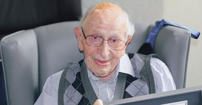 112-ият си рожден ден празнува най-възрастният мъж в света