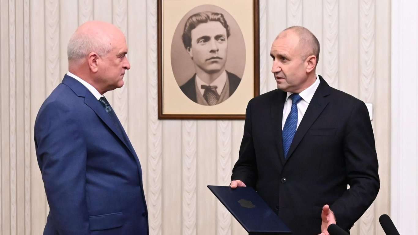 Димитър Главчев се явява със списъка с министри при президента