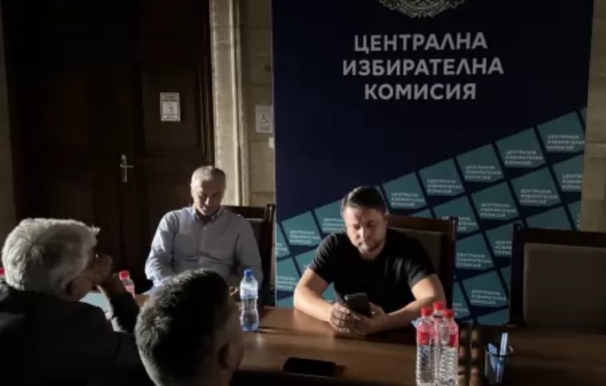 ЦИК прие документите и на двете ДПС-та