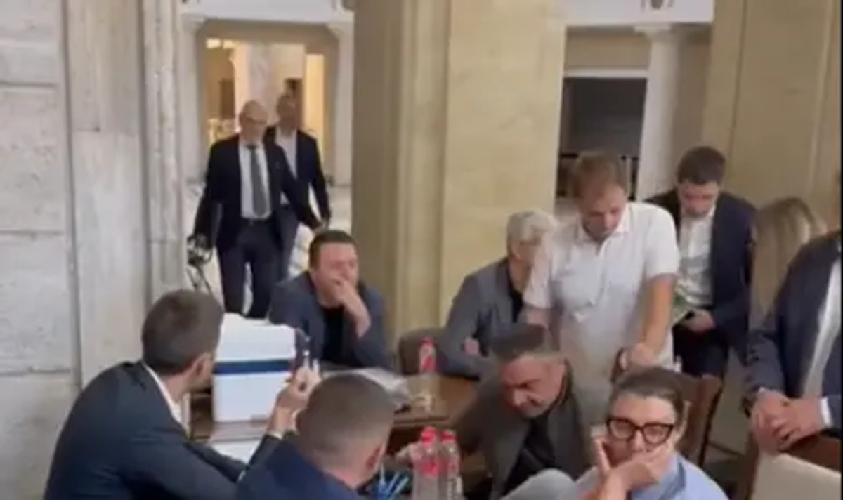 Днес ЦИК продължава да приема документи за участие в изборите