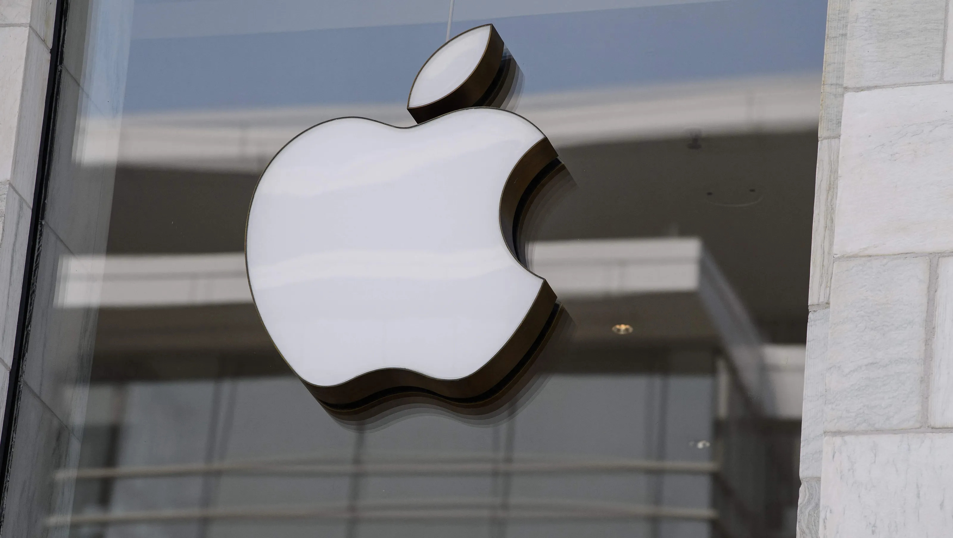 ЕС нареди на Apple да заплати 13 милиарда евро данък