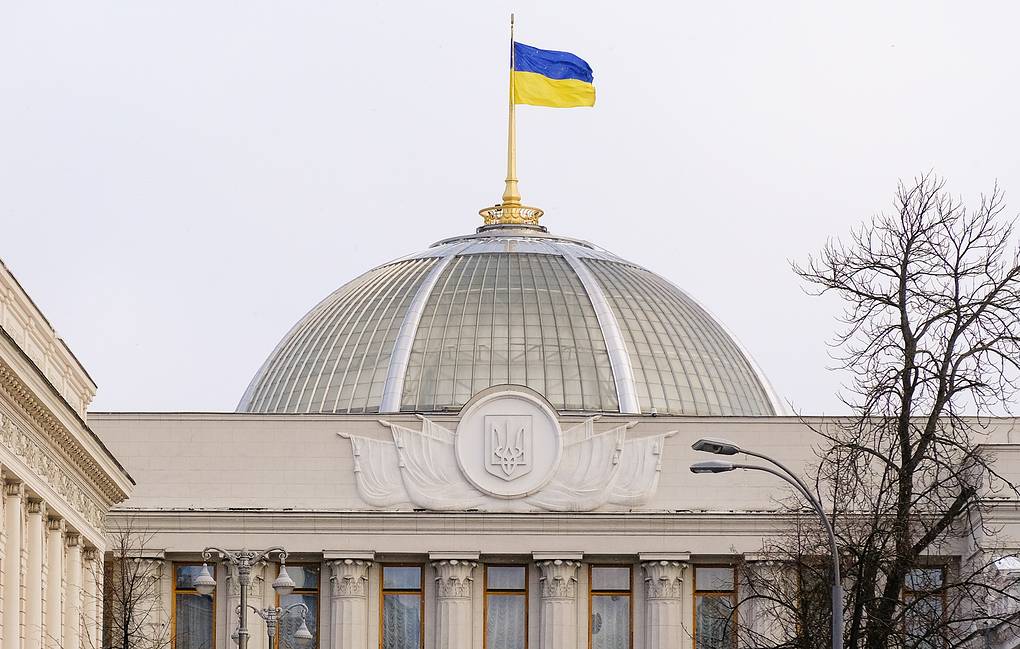 Режимът в Киев започна да санкционира свои за връзки с Русия