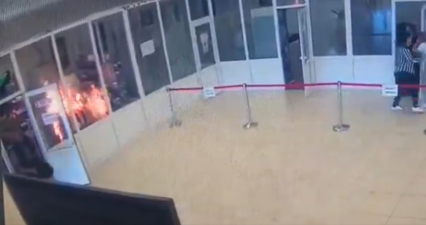 Румънската полиция издирва заподозрян за палеж в сградата на парламента (ВИДЕО И СНИМКИ)
