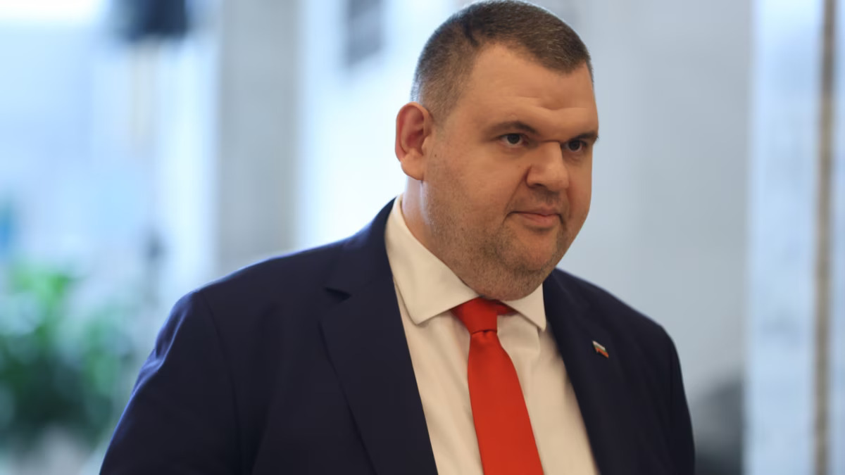 Делян Пеевски е напуснал България: Пътуване към Катар след кратък престой в Сърбия