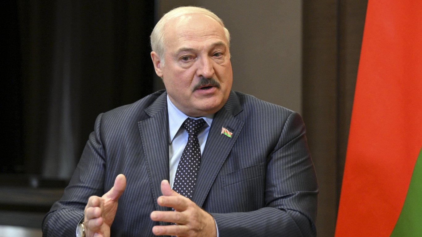 Лукашенко: Украйна ще престане да съществува, ако използва „мръсна бомба“ срещу Москва