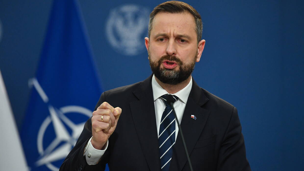 Полският министър на отбраната разкритикува младите украинци в Полша за показния лукс
