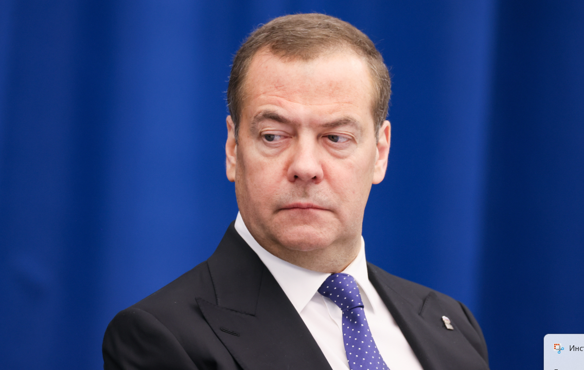 Медведев: НАТО може да сложи край на войната в Украйна
