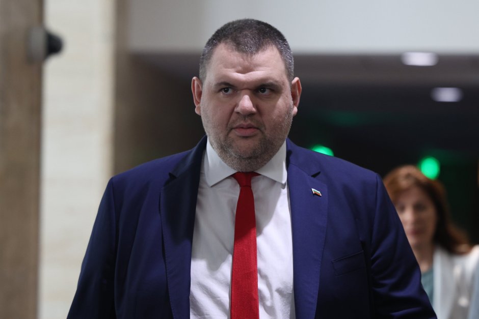 Пеевски към политическите си опоненти: Девет месеца тези хора ме молиха да се съюзим срещу Борисов, защото се страхуват от него