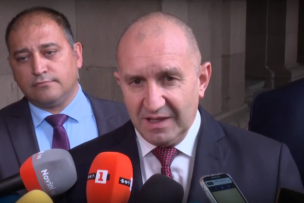 Президентът Радев: Депутатите трябва да осъзнаят какви щети нанасят на парламентаризма