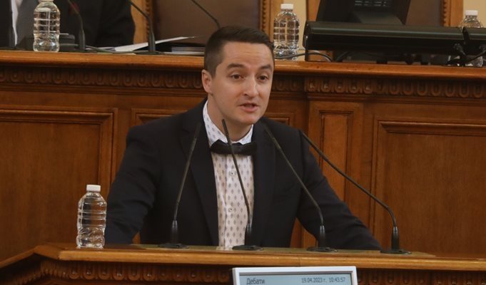Божанков: Кирил Петков и Лена Бориславова решиха да ме изгонят, не парламентарната група
