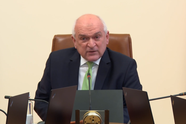 Главчев заплаши да изтегли бюджетния законопроект, ако не се спази 3% дефицит