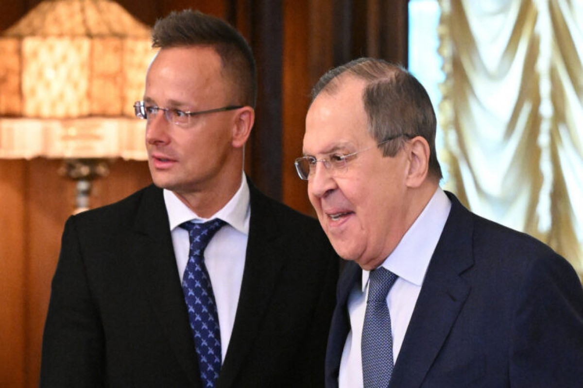 Лавров и Сиярто обсъдиха уреждането на конфликта в Украйна