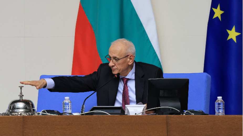 НС в задънена улица: Девети опит за избор на председател