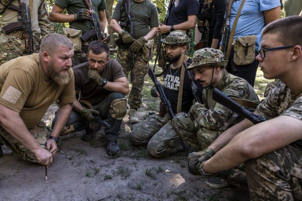 The New York Times: Украйна е изправена пред критичен недостиг на войници и боеприпаси