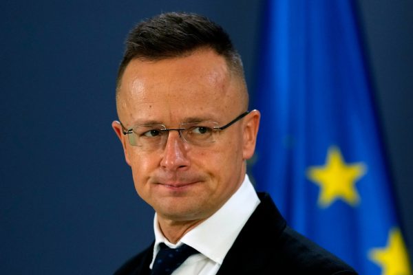 Унгария и Словакия търсят начин да преодолеят препятствията, поставени от новите санкции на САЩ срещу Газпромбанк