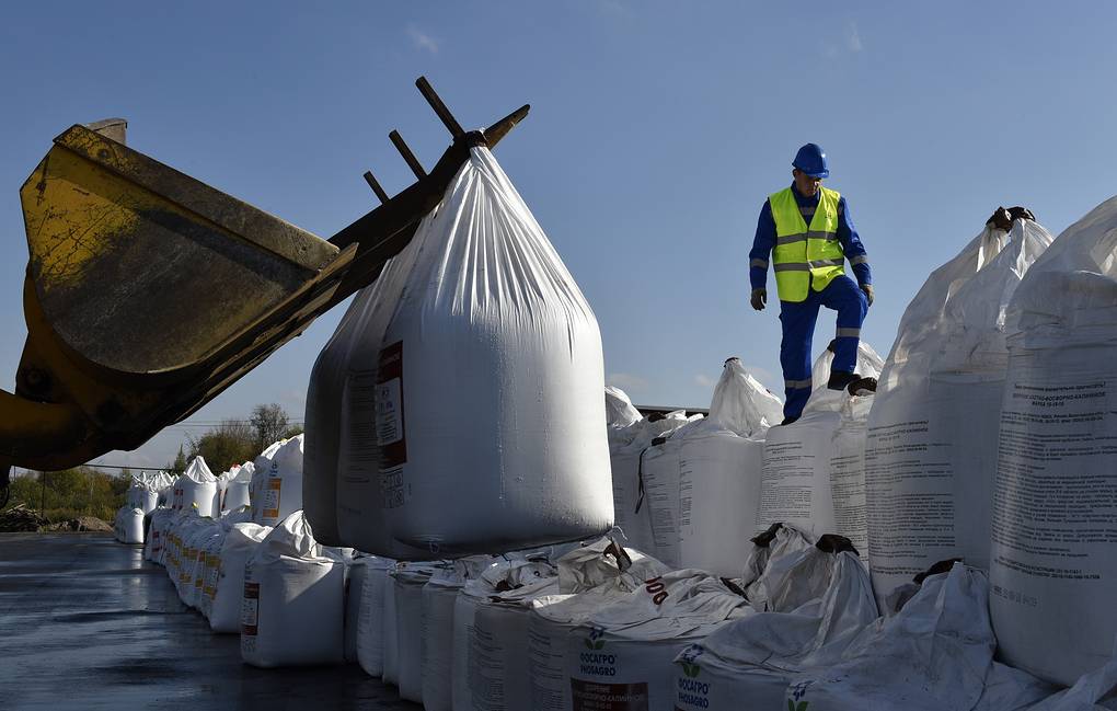 ЕС слага мита за внос на селскостопански продукти и торове от Русия и Беларус