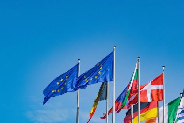 Европейският съюз удължава санкциите срещу Русия, след като Унгария отстъпи