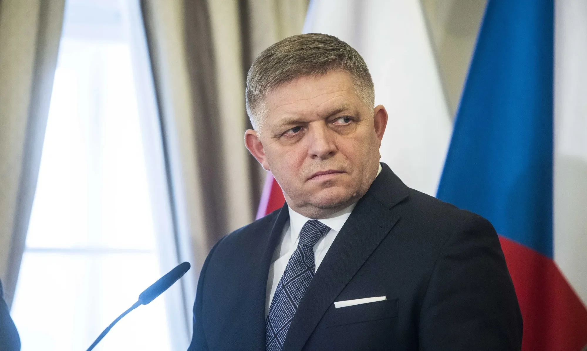 Фицо кани Зеленски на преговори за транзита на природен газ