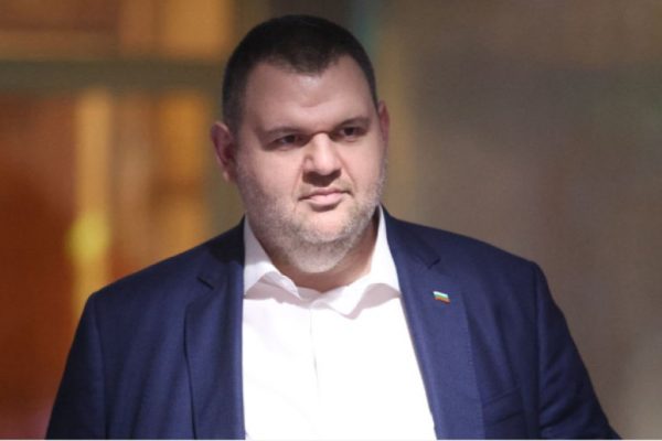 Законодателна импотентност тресе новото начало на Пеевски