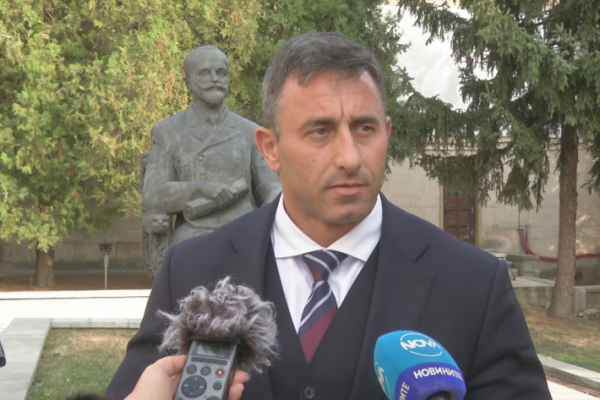 Заплатата и бонусите на Спецов обявени за тайна от НАП