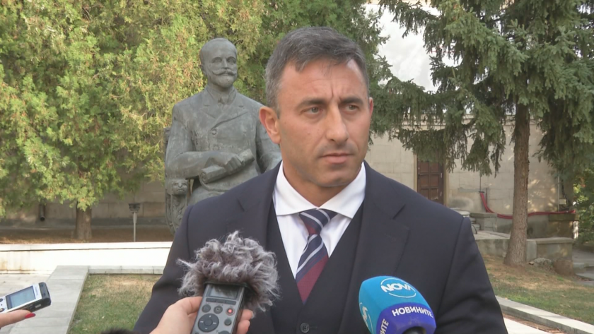 Заплатата и бонусите на Спецов обявени за тайна от НАП