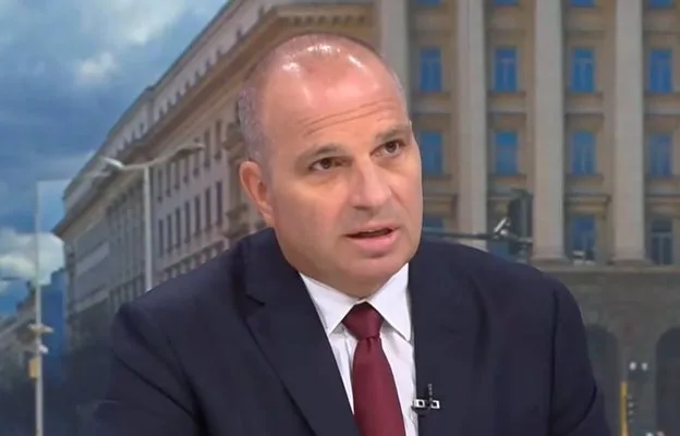 Гроздан Караджов е освободил директора на "Холдинг БДЖ"