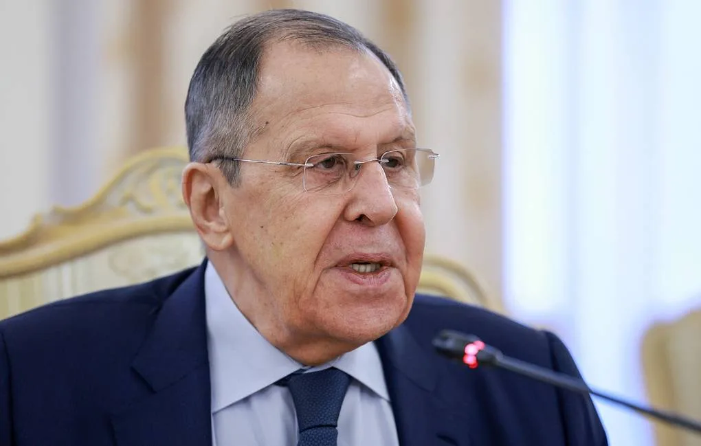 Лавров сравни Макрон с Наполеон и Хитлер