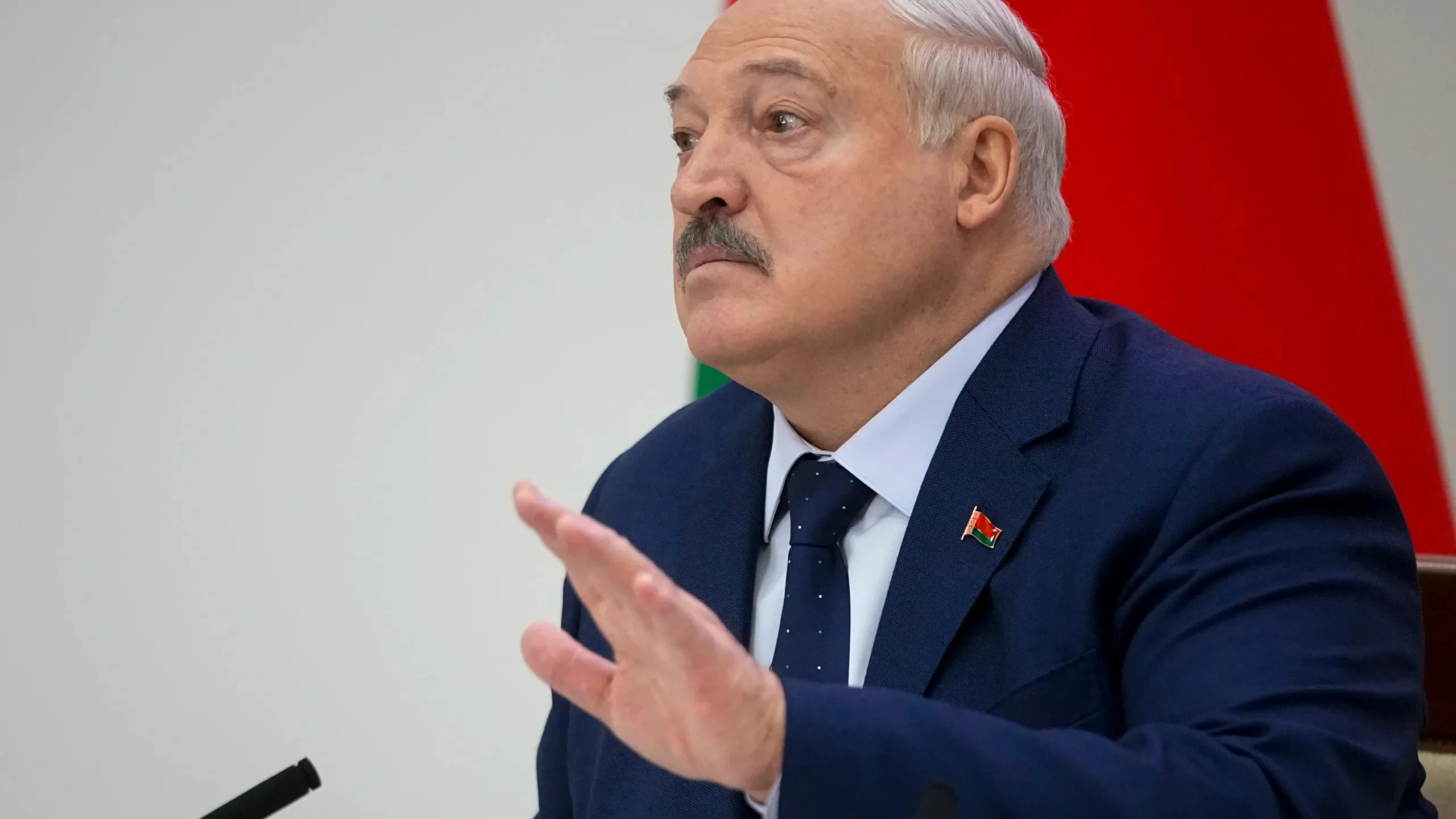 Лукашенко: Зеленски е изправен пред провал на изборите в Украйна