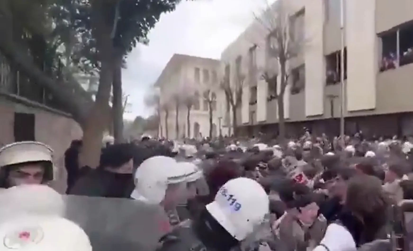 Масови протести в Турция: Хиляди демонстранти изпълниха улиците на Истанбул и Анкара