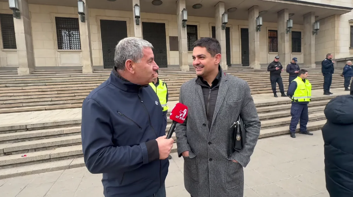 Първи думи на Радостин Василев по време на протеста
