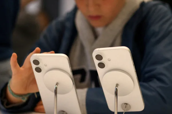 Възможно поскъпване на iPhone с до 43% заради новите мита на САЩ