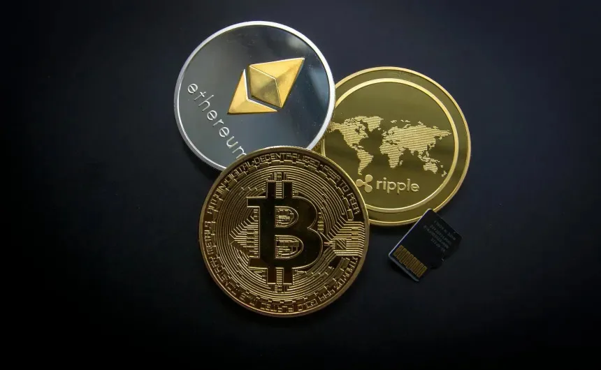 Криптопазарът се събужда: Биткойн с нов връх от $107 000 за 2025 г.