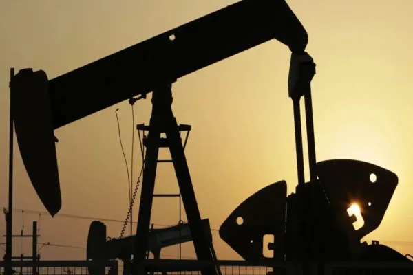 Цената на суровия петрол Brent надхвърли 81 долара за барел за първи път от 20 януари