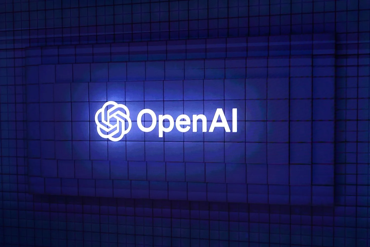 OpenAI сключи стратегическо партньорство с Google Cloud въпреки конкуренцията в сферата на изкуствения интелект