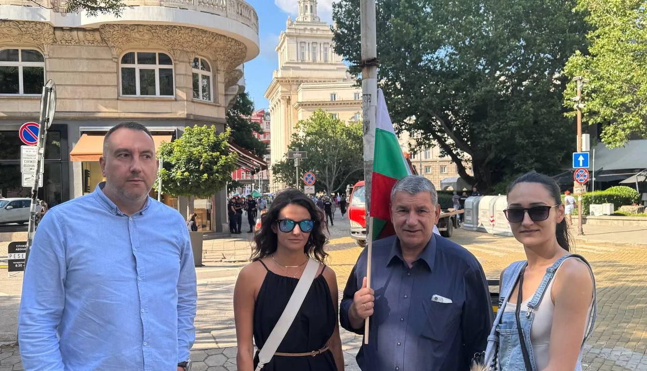 Партия "ЦЕНТЪР" подкрепи протеста на народа пред Народното събрание