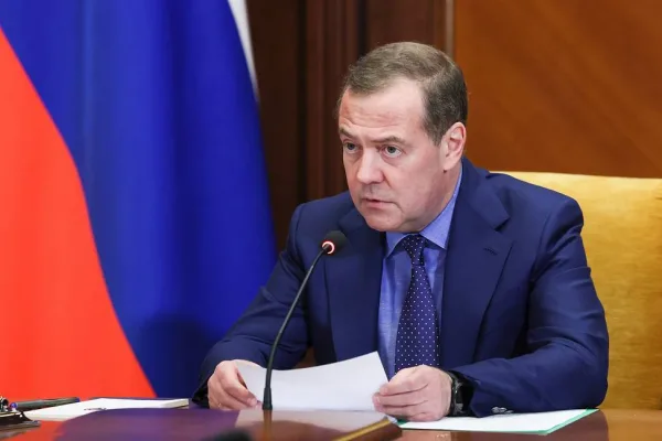 Медведев: Новото търговско споразумение между САЩ и Европейския съюз е напълно унизително за европейците