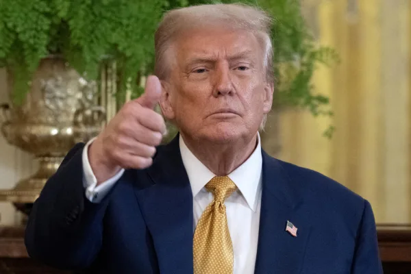 Скандали и тайни сделки: Тръмп заминава за Шотландия на фона на обвиненията за Епщайн