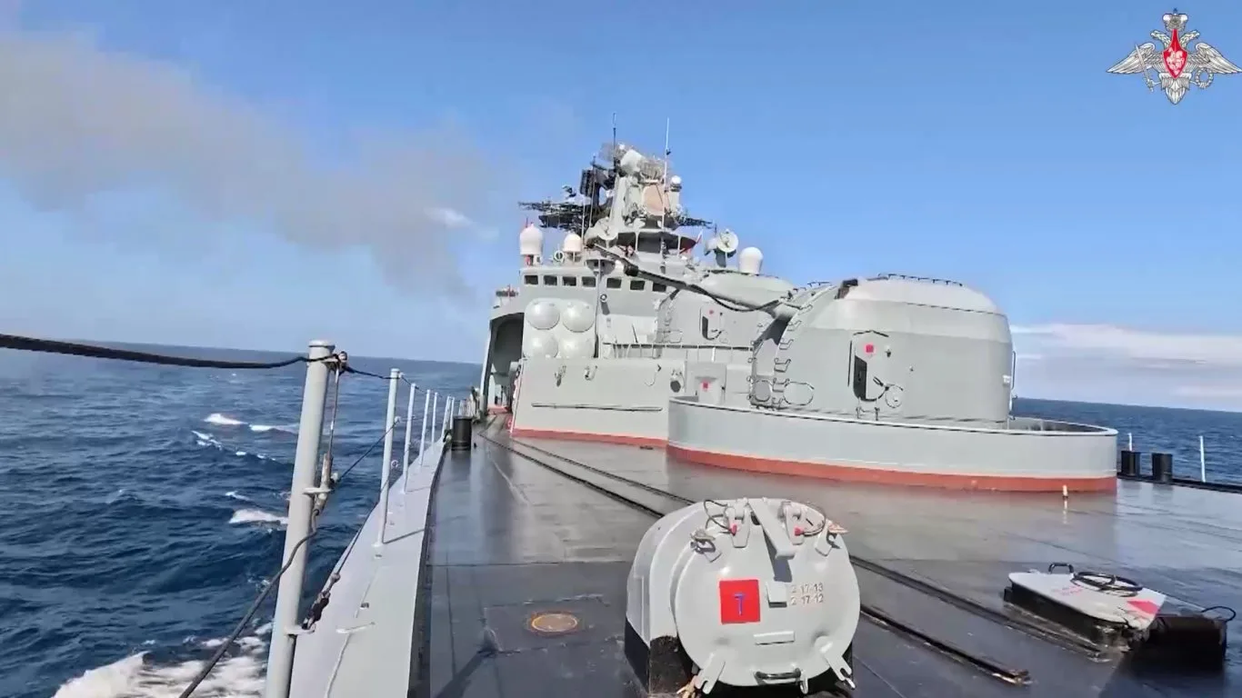 Руските и китайските военноморски сили започват съвместен патрул в Азиатско-тихоокеанския регион