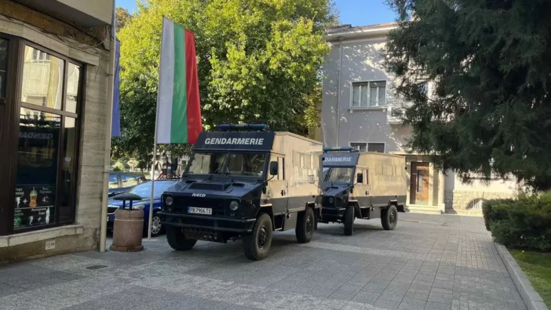 ИЗВЪНРЕДНО! Жандармерия обсади сградата на Община Пловдив