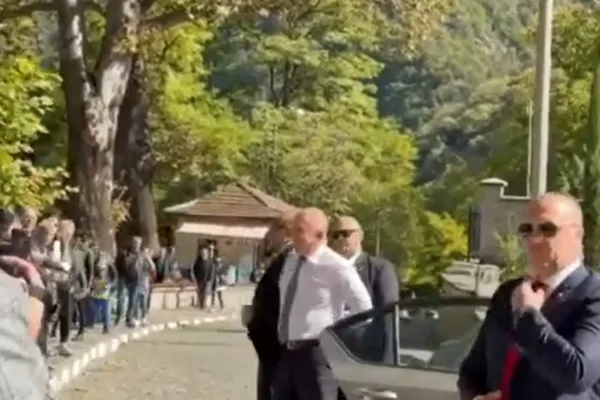 Президентът Радев спази обещанието си! Ще слязат ли Пеевски и Борисов от колите на НСО?