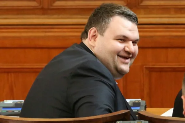 Съдът задължи НСО да каже колко струва охраната на Пеевски
