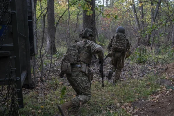 Русия: Украинските войски се предават в Красноармейск, а командирите им ги изоставят